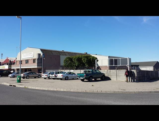 670M² FACTORY TO LET IN STIKLAND